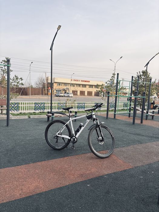 Продается велосипед белый