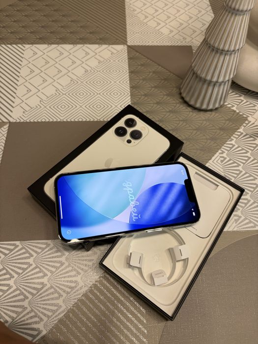 Iphone 13 Pro 128 GB два броя бял и черен € 289 за брой