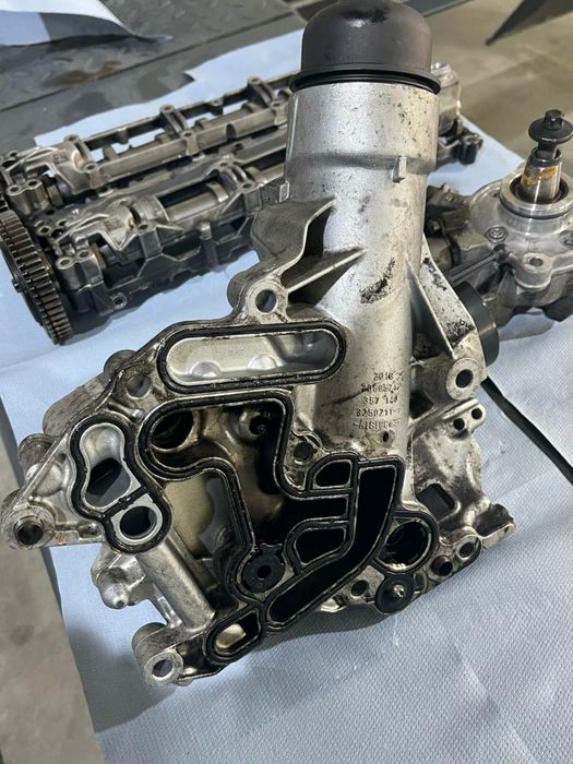Chiulasa baterie ulei baie pompa injectie Mercedes W213 2.0