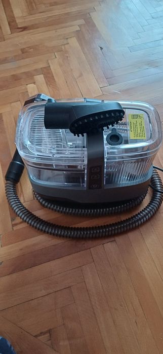 1. Aspirator portabil cu spălare covoare si tapițerii (Spot Cleaner)