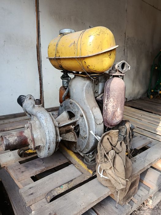 Насос водяной на бензине