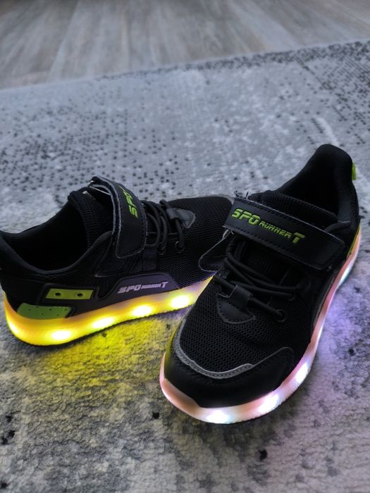 Adidași cu luminițe