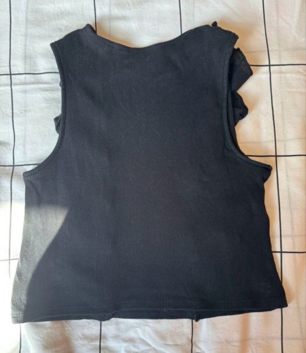 Черен рипсен потник H&M с къдрици