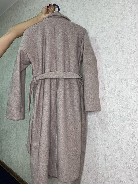 Qishga qalin paltolar kulirang ga bejeviy