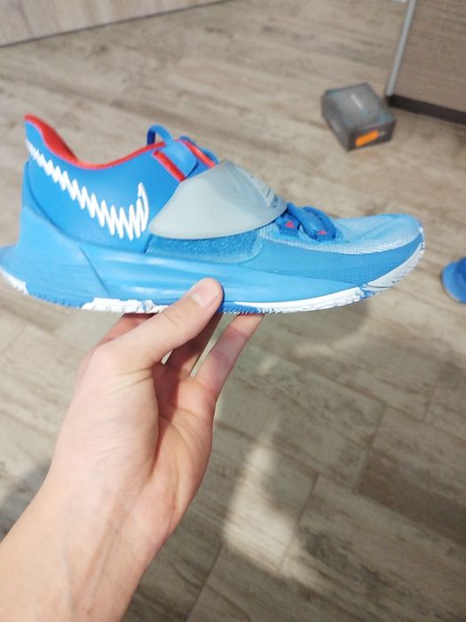 Маратонки Nike  kiry 3 low