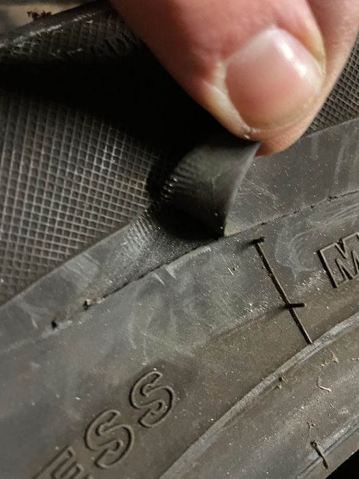 Продавам гуми за джип