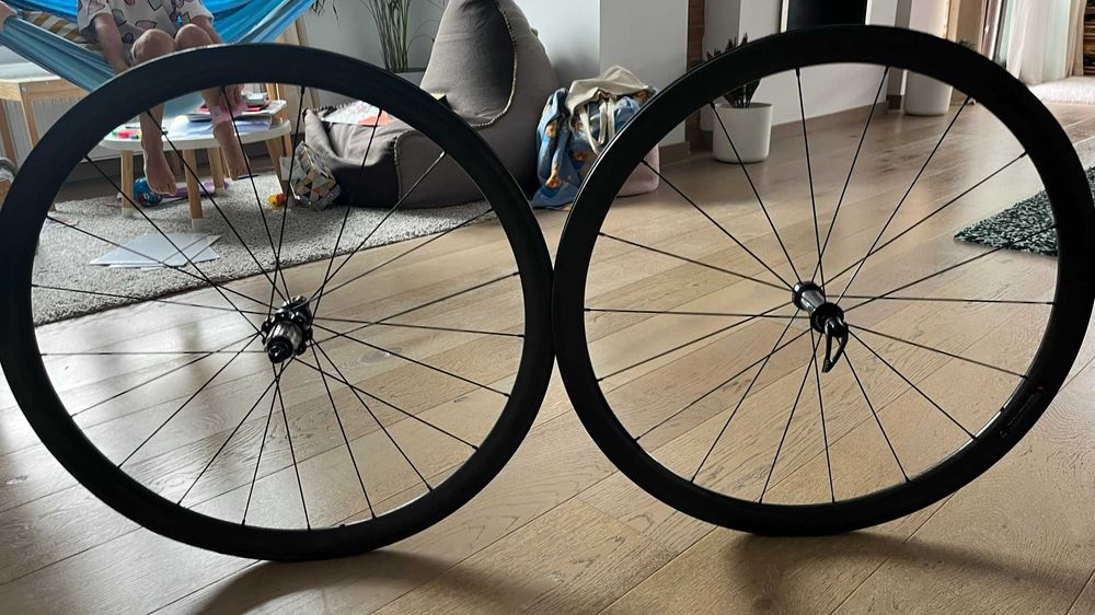 Vand roti de carbon pentru bicicleta cursiera 28" - butuc Vision