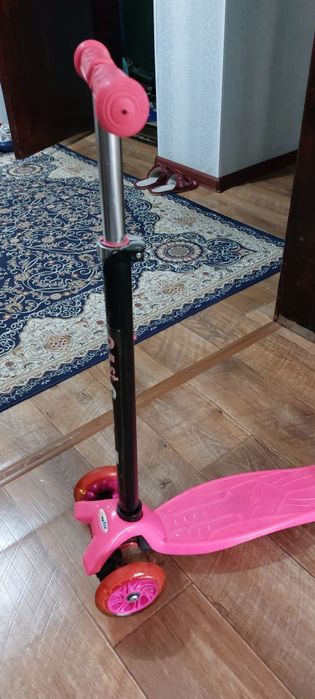 Самокат детский, в отличном состоянии