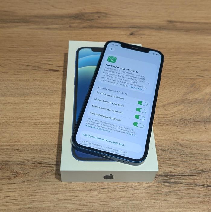 iPhone 12  в хорошем состояние