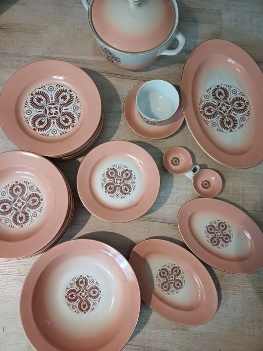 Порцеланов сервиз нов