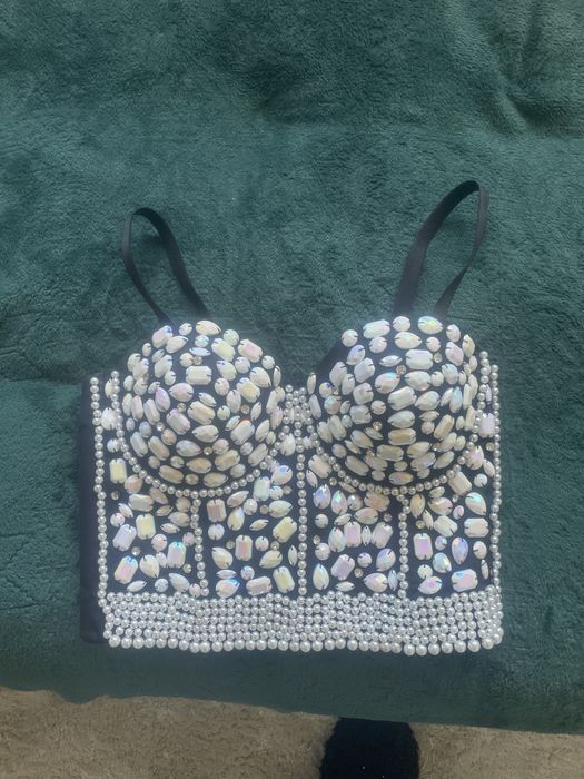 Ефектно бюстие с перли и камъни