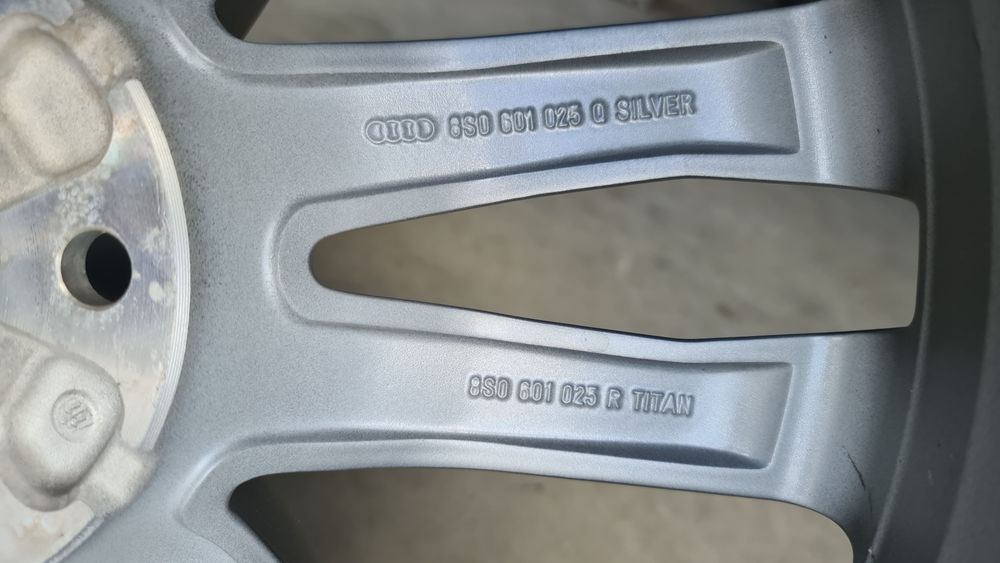 Janta aliaj audi TT RS pe 19 E-9.0Jx19H2 ET52 cod 8S0601025R Titan