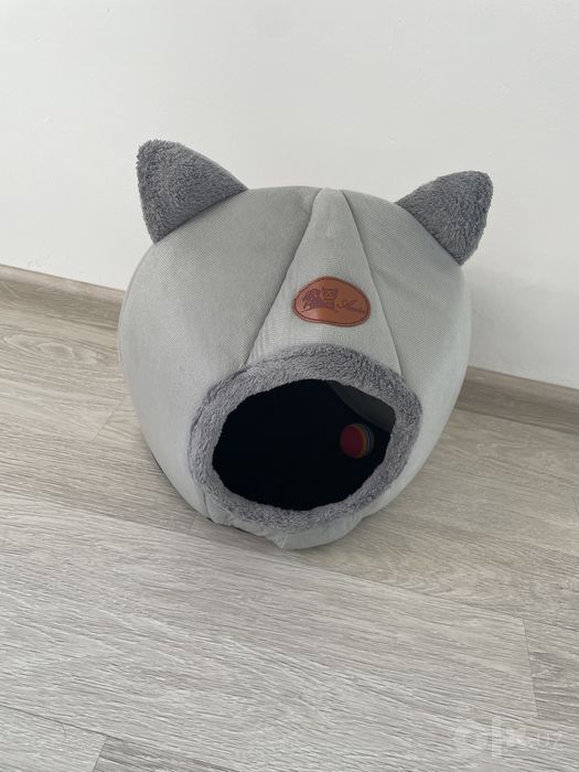 Домик для кошек уютный