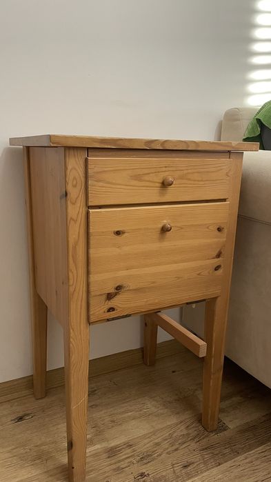 Шкафче, масичка от естествено дърво