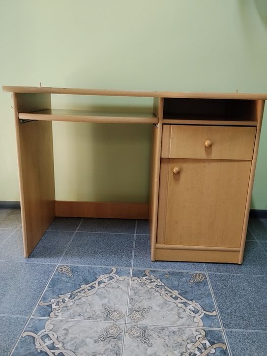 Продам письменный стол