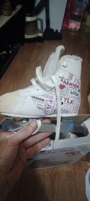 Продам коньки...