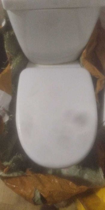 Срочно продам унитаз без крышки от бочка