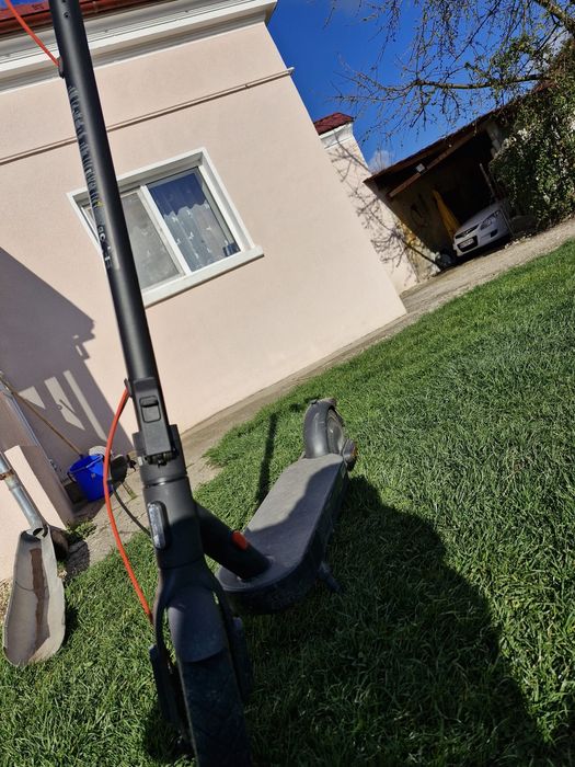 Vând trotineta electrica încă în garantie
