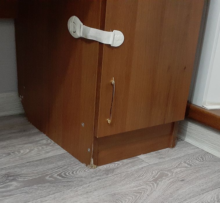 Продам компьютерный стол с надстройкой.
