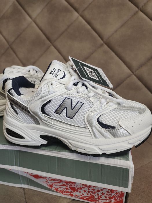 Кроссовки новые продам