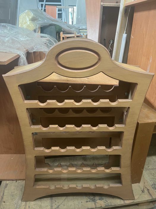 Есенен подарък за ценители. Дървена поставка за винени бутилки