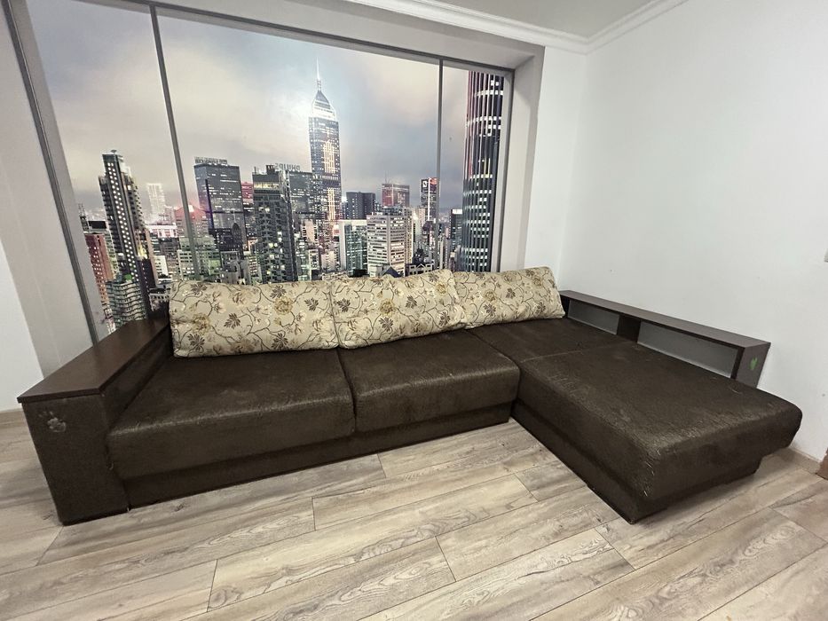 Продам диван угловой 3,5 метра