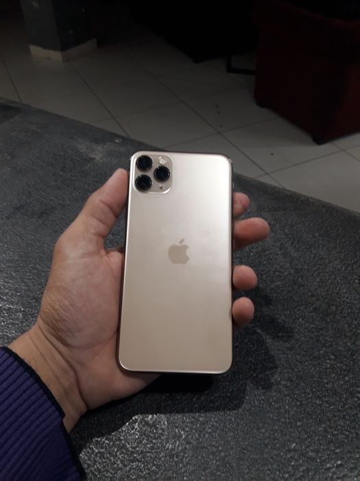 Assalomu aleykum tel sotiladi  srocna arzon narxga 11 pro max ideal