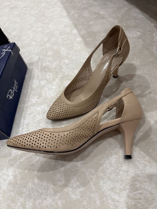 Бежевые туфли 38 размер