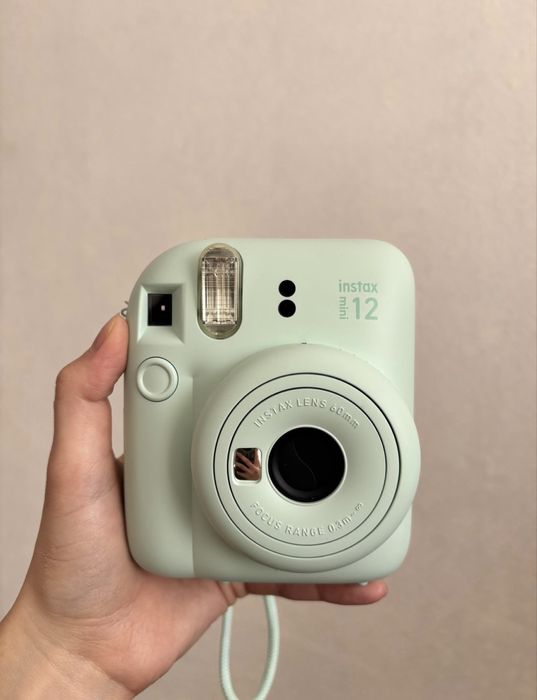 продается instax mini 12 в отличном состоянии
