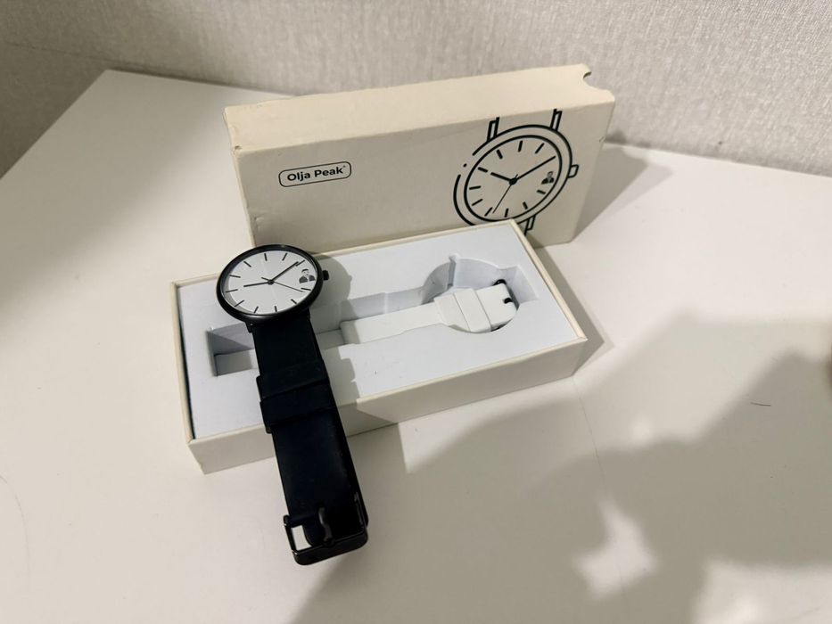Продаю часы OIja peak