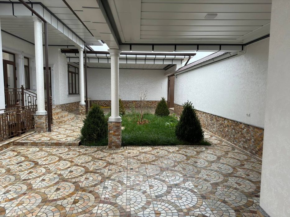 Uch qahramon po'stidan ikki yarim km kirganda uchaska