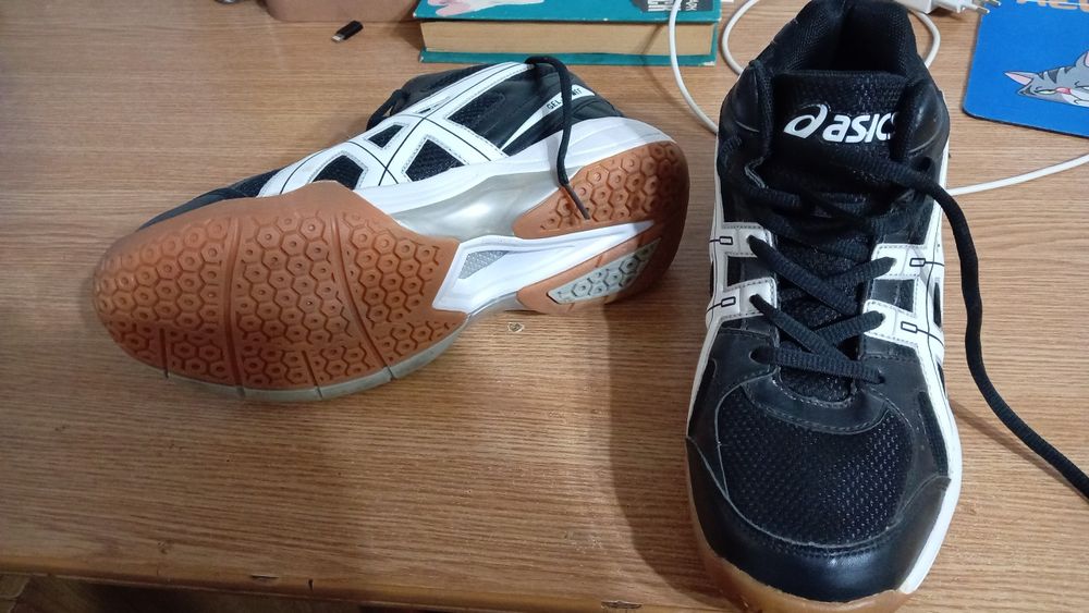 Кроссовки для велейбола