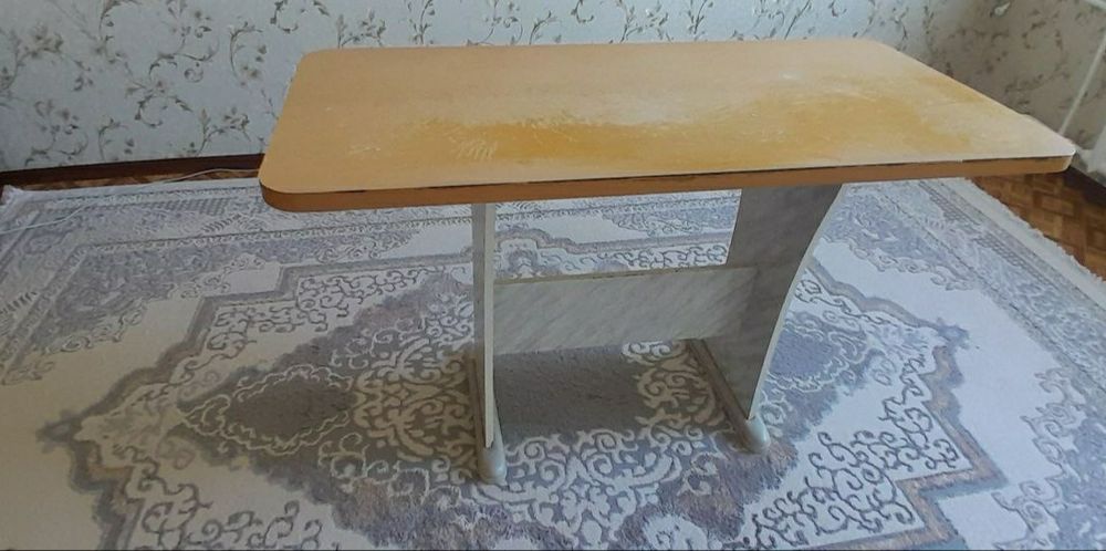 Продам кухонный стол