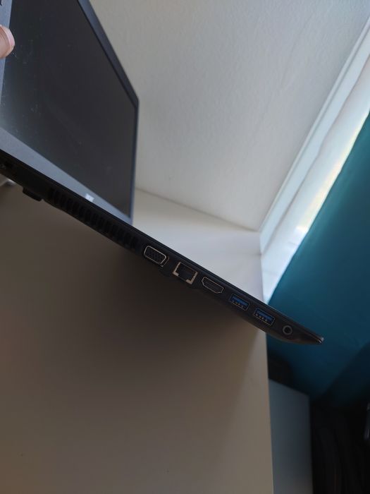 Acer 17,3 inch Full HD • Procesor i7-6500U• SSD 256Gb+ 1Tb HDD• Nvidia 2gb• bateria 3 ore