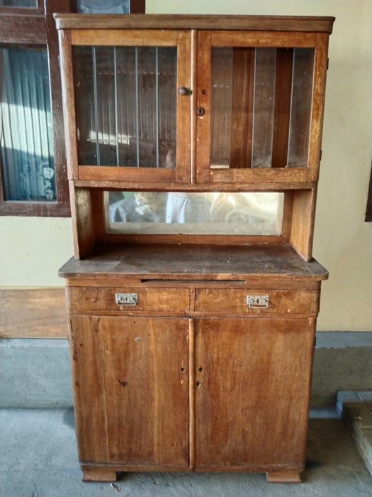 Продам старый буфет