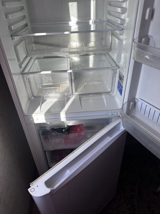 Холодильник Indesit