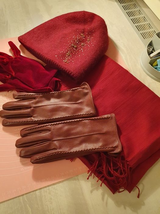 Продам набор шапка, шарф, перчатки