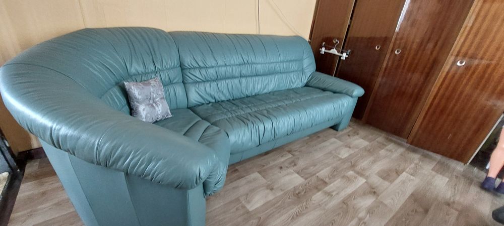 Продавам ъглов кожен диван от естествена кожа