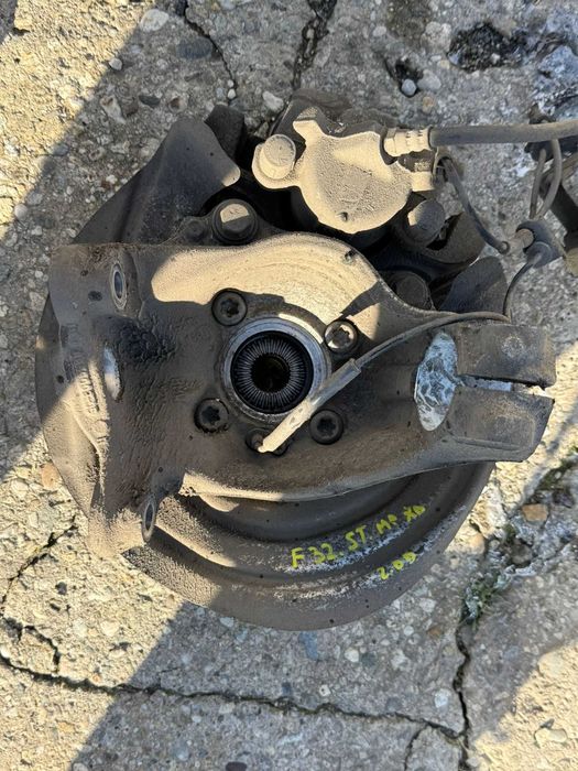 Fuzeta fata stanga dreapta cu rulment BMW seria 4 F32 F33 F36 xdrive