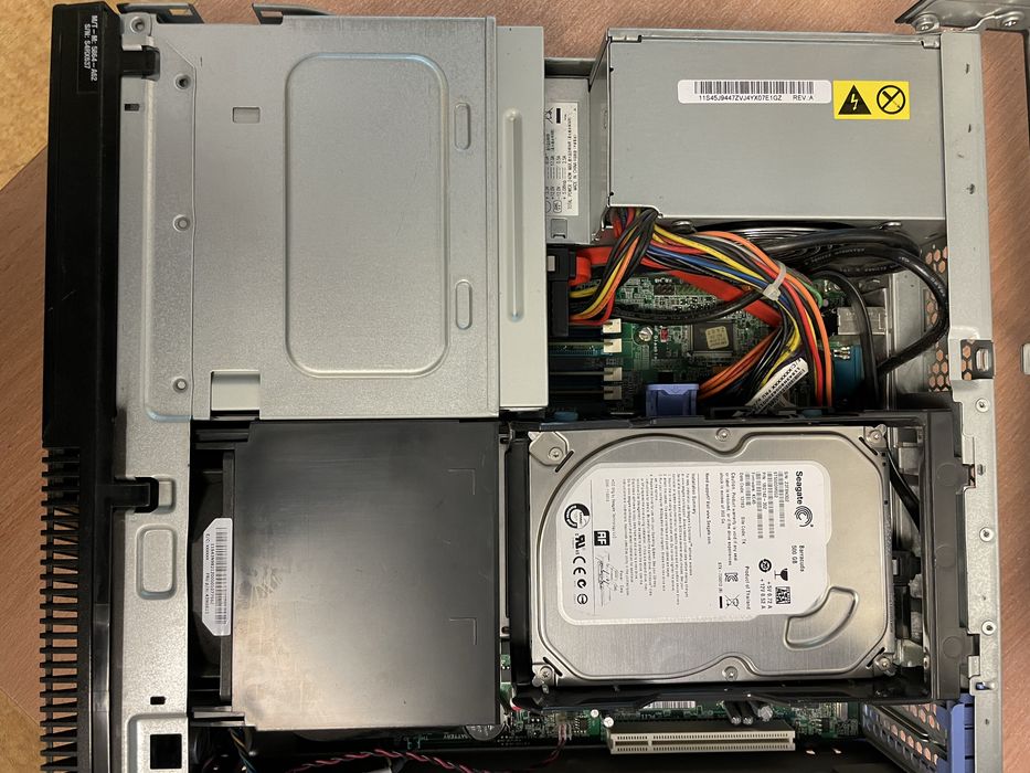 Lenovo m 90 core i 5 8 GB ram