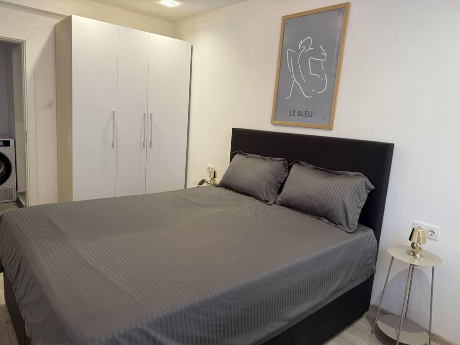 Дава се под наем Двустаен апартамент в Бургас, Лазур - 55 кв.м за 612 € - Снимка #2