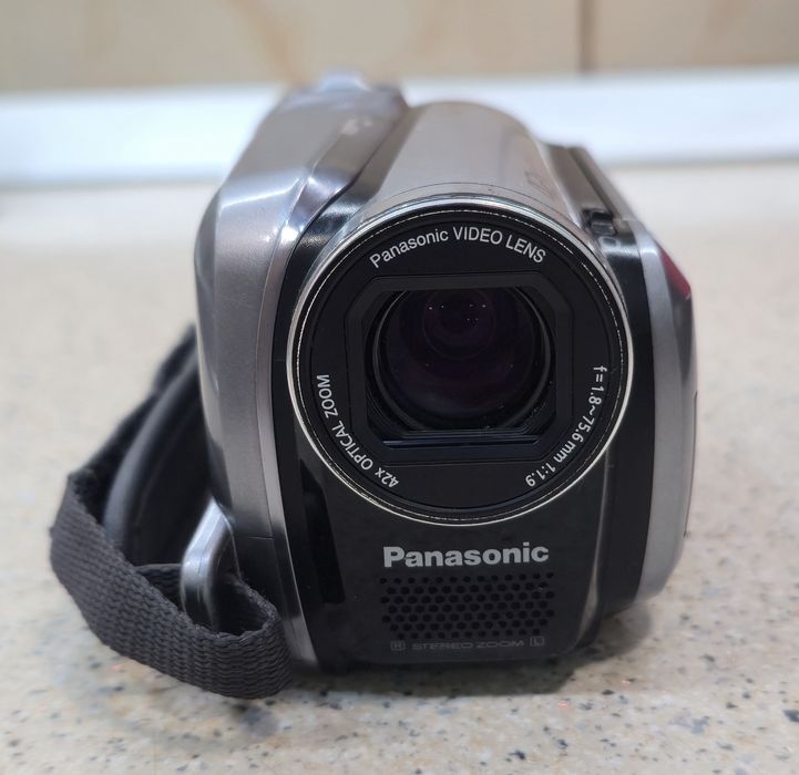 Cameră video Panasonic SDR-H40