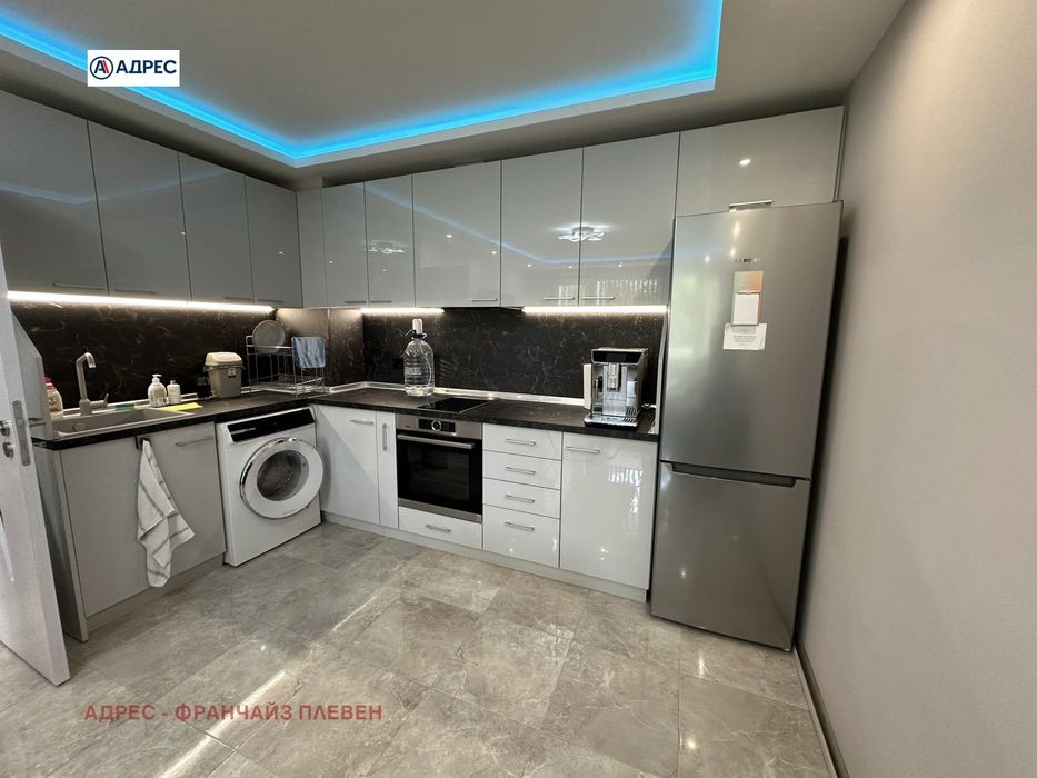 Продава се Тристаен апартамент в Плевен, Сторгозия - 63 кв.м за 2064 €/кв.м - Снимка #2