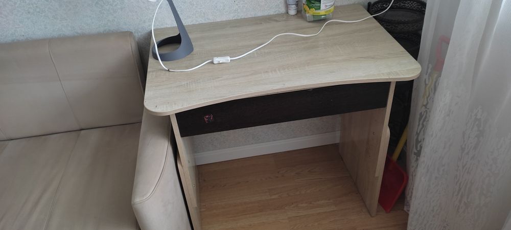 Продам 2 дивана и 2 стола