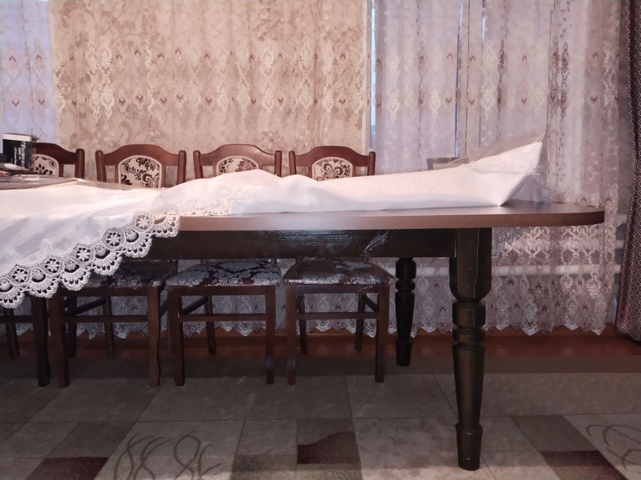 Стол со стульями