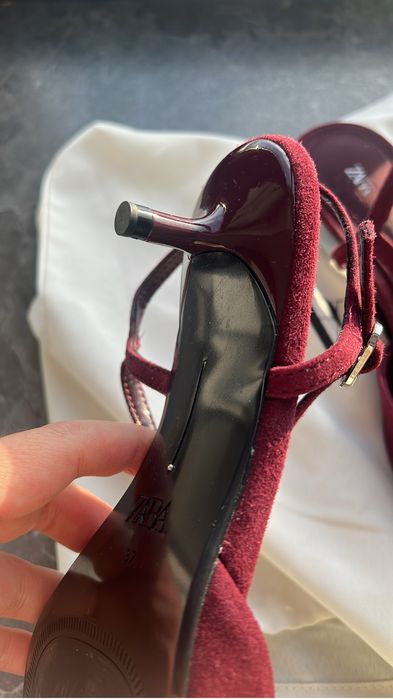 Бархатные туфли Zara