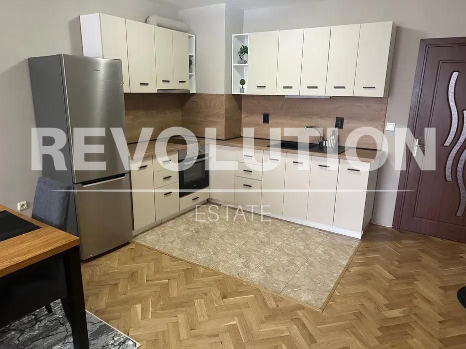 Дава се под наем Тристаен апартамент в Варна, Трошево - 80 кв.м за 598.23 € - Снимка #1