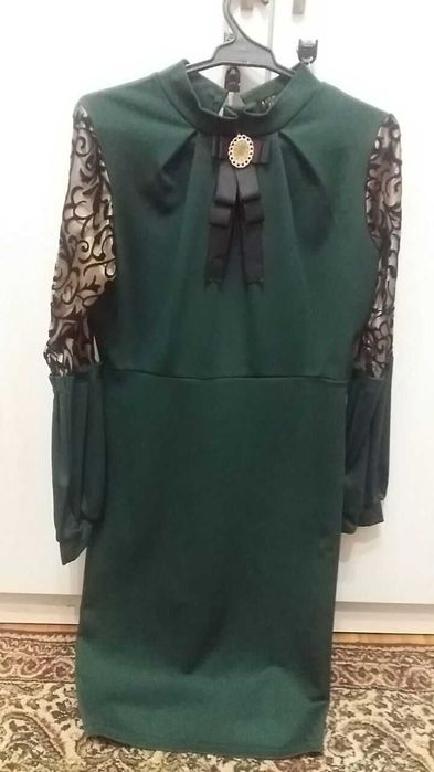 Платья праздничные и простые в отличном состоянии