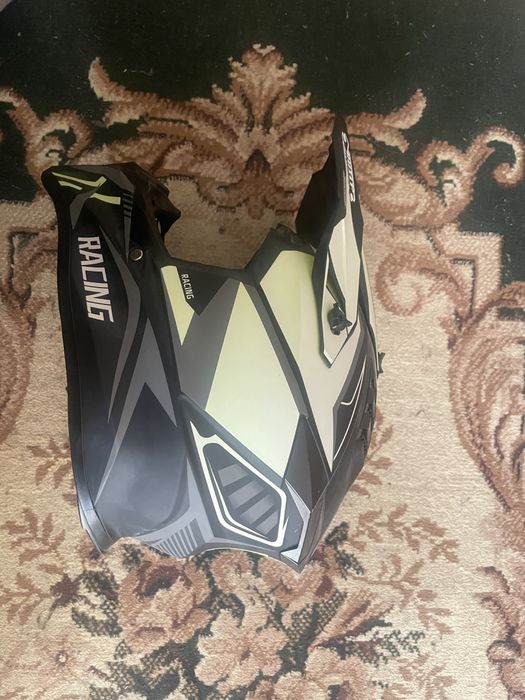 Подам шлем новый