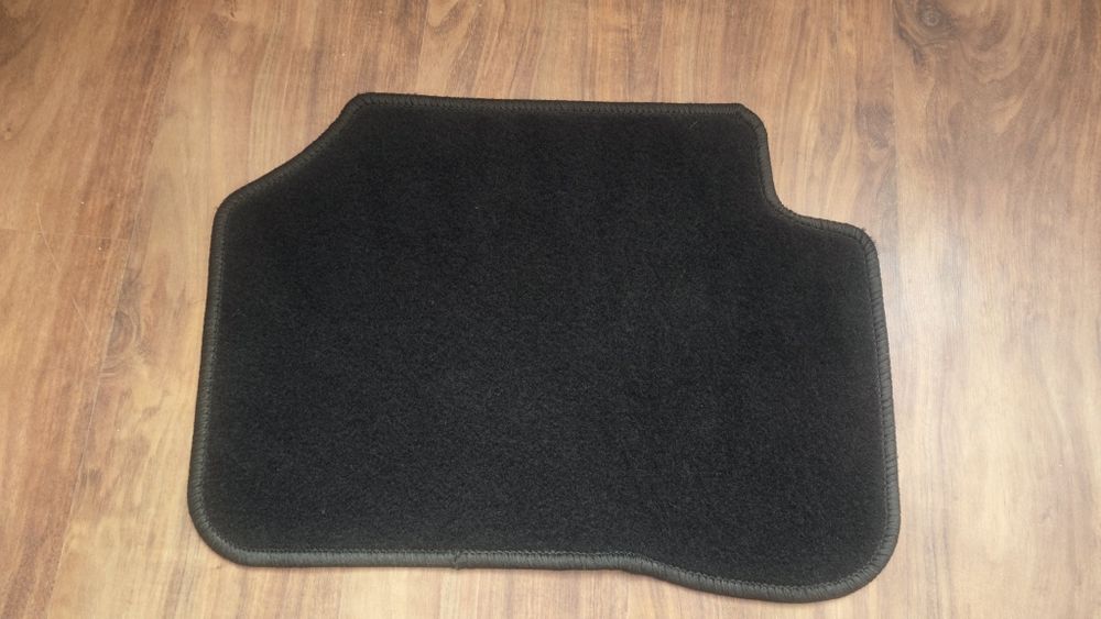 Текстилни стелки, свалени от VW PASSAT alltrack, запазени